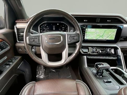 Used 2023 GMC Sierra 1500 Denali w/ Technology Package AWD/4WD image 8