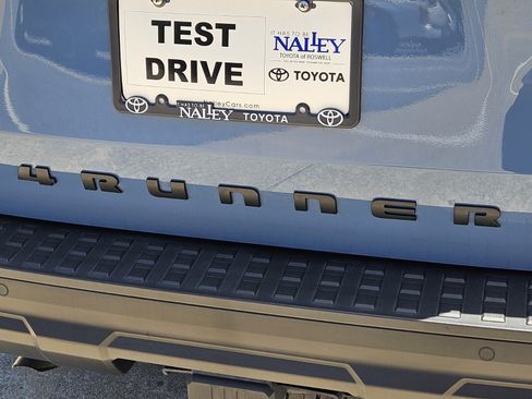 Used 2025 Toyota 4Runner TRD Off-Road AWD/4WD image 29