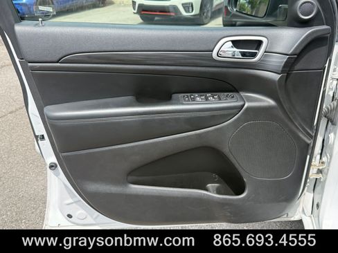 Used 2020 Jeep Grand Cherokee Altitude AWD/4WD image 14