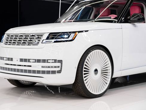 Used 2025 Land Rover Range Rover SE image 3