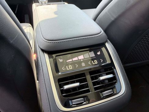 Certified 2026 Volvo XC90 B6 Plus AWD/4WD image 17
