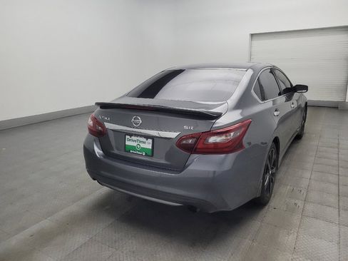 Used 2017 Nissan Altima 2.5 SR w/ Midnight Edition Package FWD image 9