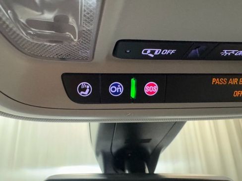 Used 2021 Chevrolet Traverse Premier image 27