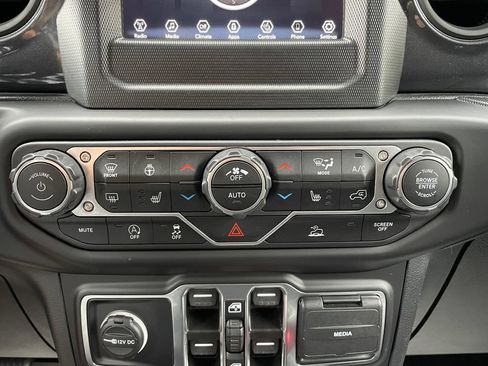 Certified 2022 Jeep Wrangler Unlimited Sport AWD/4WD image 27