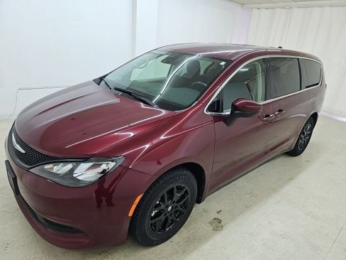 Used 2023 Chrysler Voyager LX FWD image 30