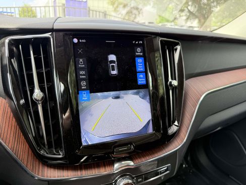 Certified 2023 Volvo XC60 B5 Plus AWD/4WD image 21
