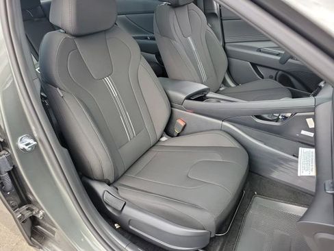 New 2026 Hyundai Elantra SEL Sport FWD image 18