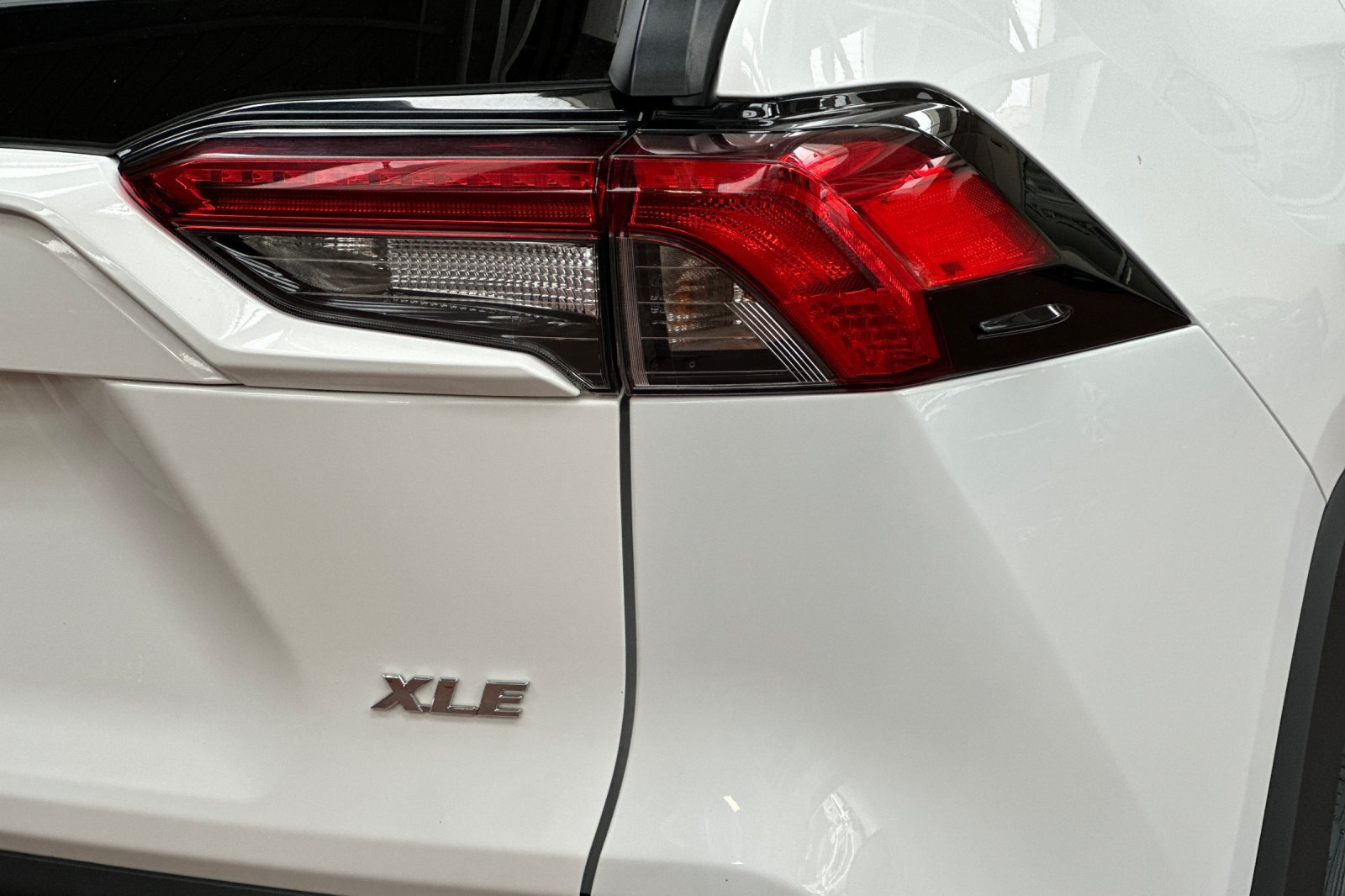 Used 2025 Toyota RAV4 XLE FWD image 35
