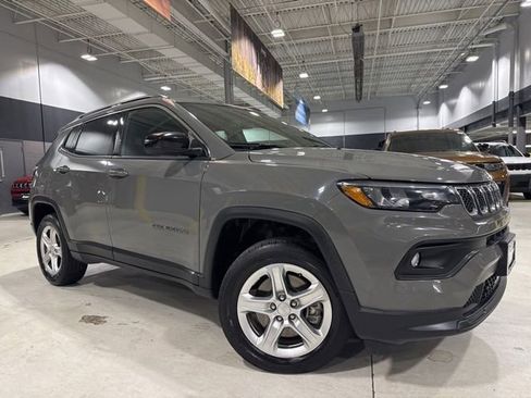 Used 2023 Jeep Compass Latitude w/ Convenience Group AWD/4WD image 1