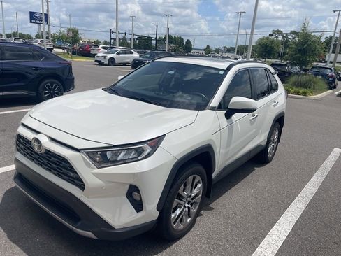 Used 2020 Toyota RAV4 Limited FWD image 1