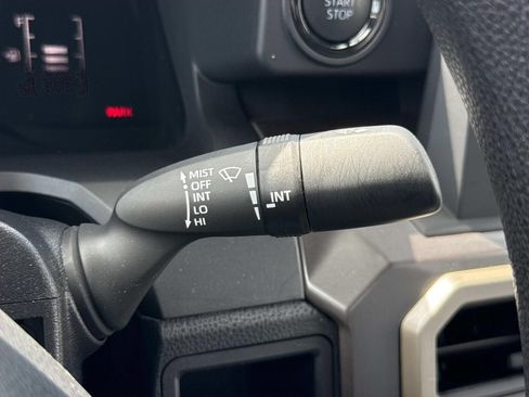 Used 2025 Toyota Tacoma SR5 AWD/4WD image 17