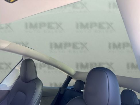 Used 2025 Tesla Model Y Long Range image 11