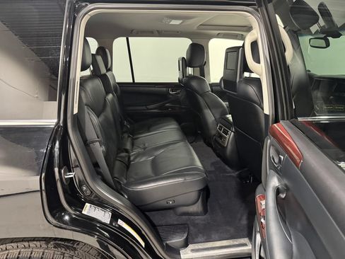 Used 2015 Lexus LX 570 4WD w/ Luxury Package image 24