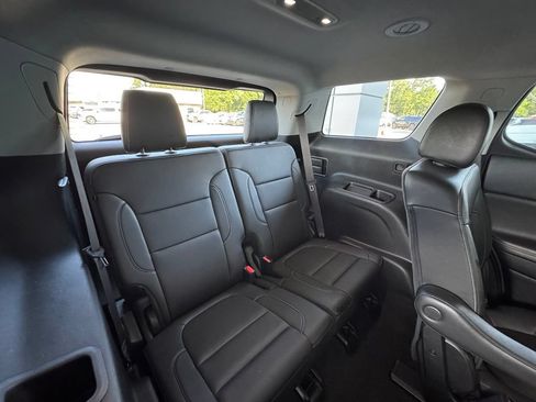 Used 2023 GMC Acadia SLT AWD/4WD image 27