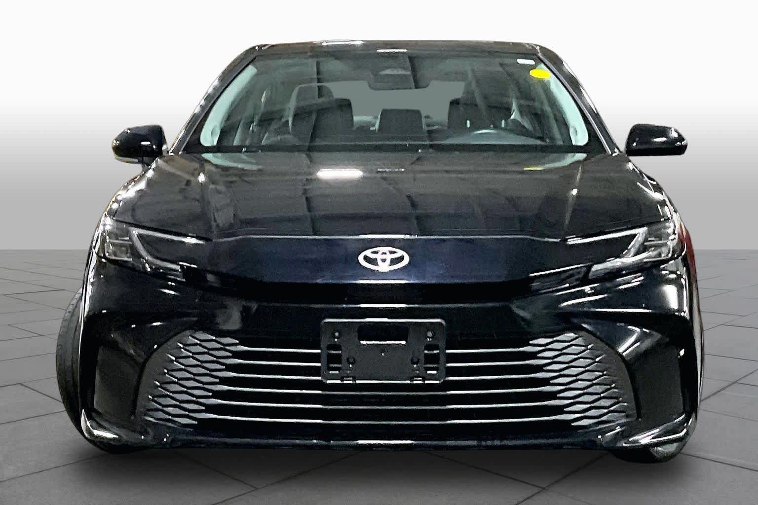 Used 2025 Toyota Camry XLE w/ Premium Package AWD/4WD image 4