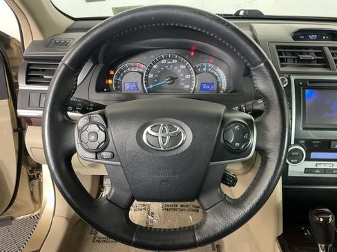 Used 2012 Toyota Camry XLE w/ Leather Pkg FWD image 16