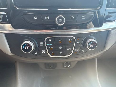 Used 2018 Chevrolet Traverse LT FWD image 8