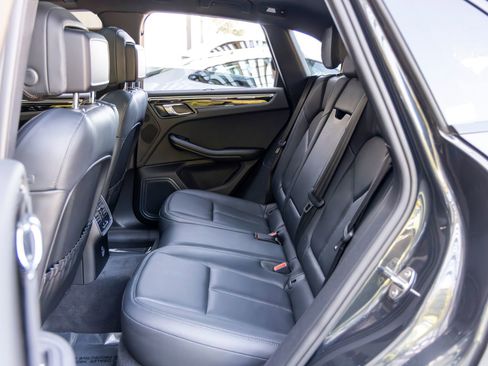 Certified 2024 Porsche Macan AWD/4WD image 44