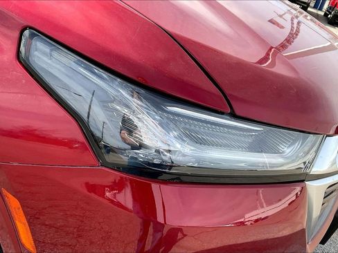 Used 2023 Chevrolet Traverse High Country image 32