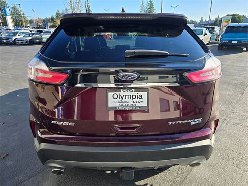 Used 2019 Ford Edge Titanium w/ Cold Weather Package image 5