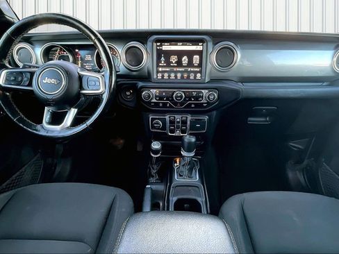 Used 2021 Jeep Wrangler Unlimited Sahara w/ Uconnect 4C Nav & Sound Group AWD/4WD image 8
