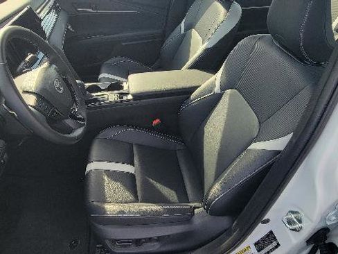 Used 2025 Toyota Camry SE w/ Convenience Package image 8