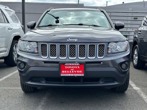 Used 2016 Jeep Compass Latitude image 2