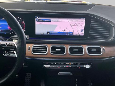 Used 2024 Mercedes-Benz GLS 450 4MATIC image 7