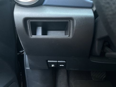 Used 2025 Nissan Versa SV FWD image 19
