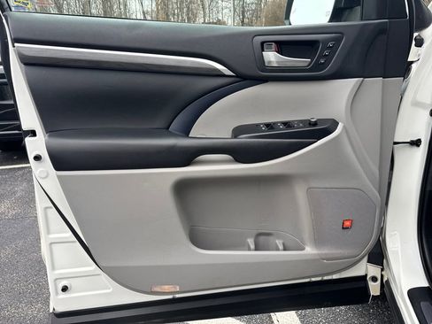 Used 2019 Toyota Highlander Limited image 25