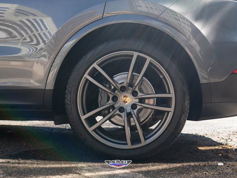 Used 2019 Porsche Cayenne S w/ Premium Plus Package AWD/4WD image 12