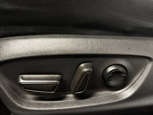 Used 2019 Toyota Camry FWD image 25
