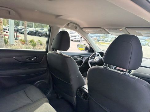 Used 2018 Nissan Rogue SV w/ Premium Package image 16