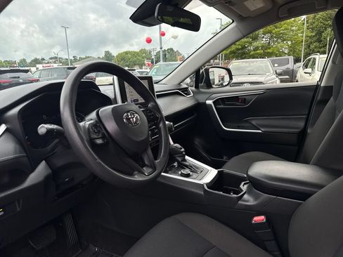 Used 2025 Toyota RAV4 LE AWD/4WD image 14