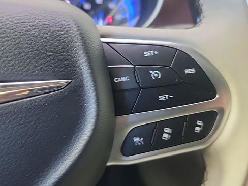 Used 2019 Chrysler Pacifica Limited FWD image 27