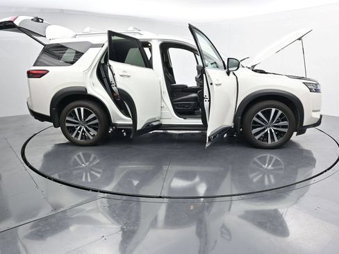 Used 2023 Nissan Pathfinder Platinum w/ Cargo Package AWD/4WD image 45
