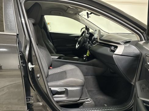 Used 2020 Toyota C-HR LE FWD image 21