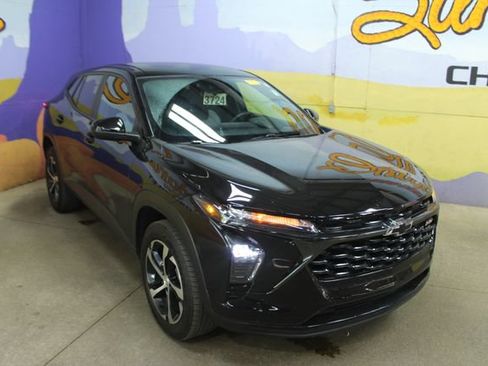 Used 2024 Chevrolet Trax RS FWD image 2
