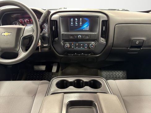 Used 2018 Chevrolet Silverado 1500 Custom w/ Custom Convenience Package RWD image 20