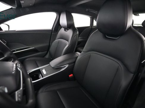 Used 2023 Lucid Air Pure image 4