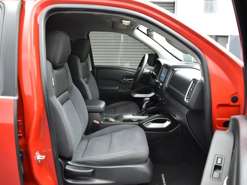 Used 2023 Nissan Frontier SV image 12