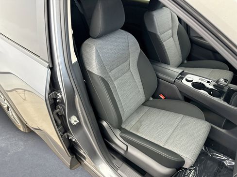 Used 2023 Nissan Rogue SV image 16