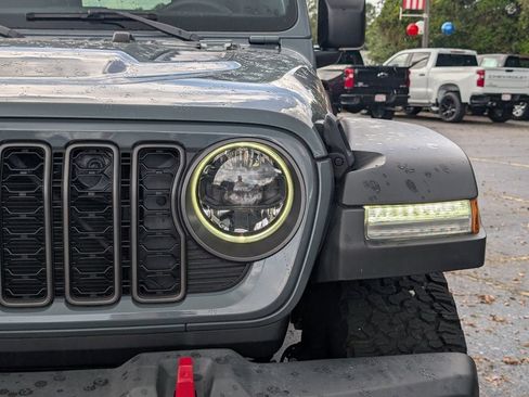 Used 2024 Jeep Wrangler Unlimited Rubicon w/ Convenience Group AWD/4WD image 13