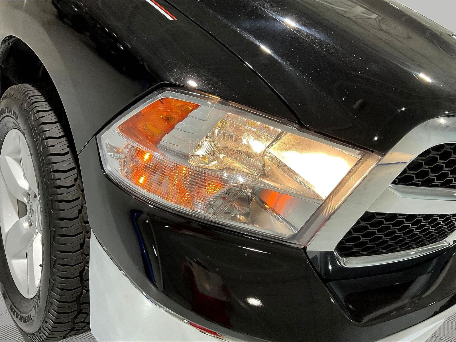 Used 2024 RAM 1500 Classic SLT AWD/4WD image 31