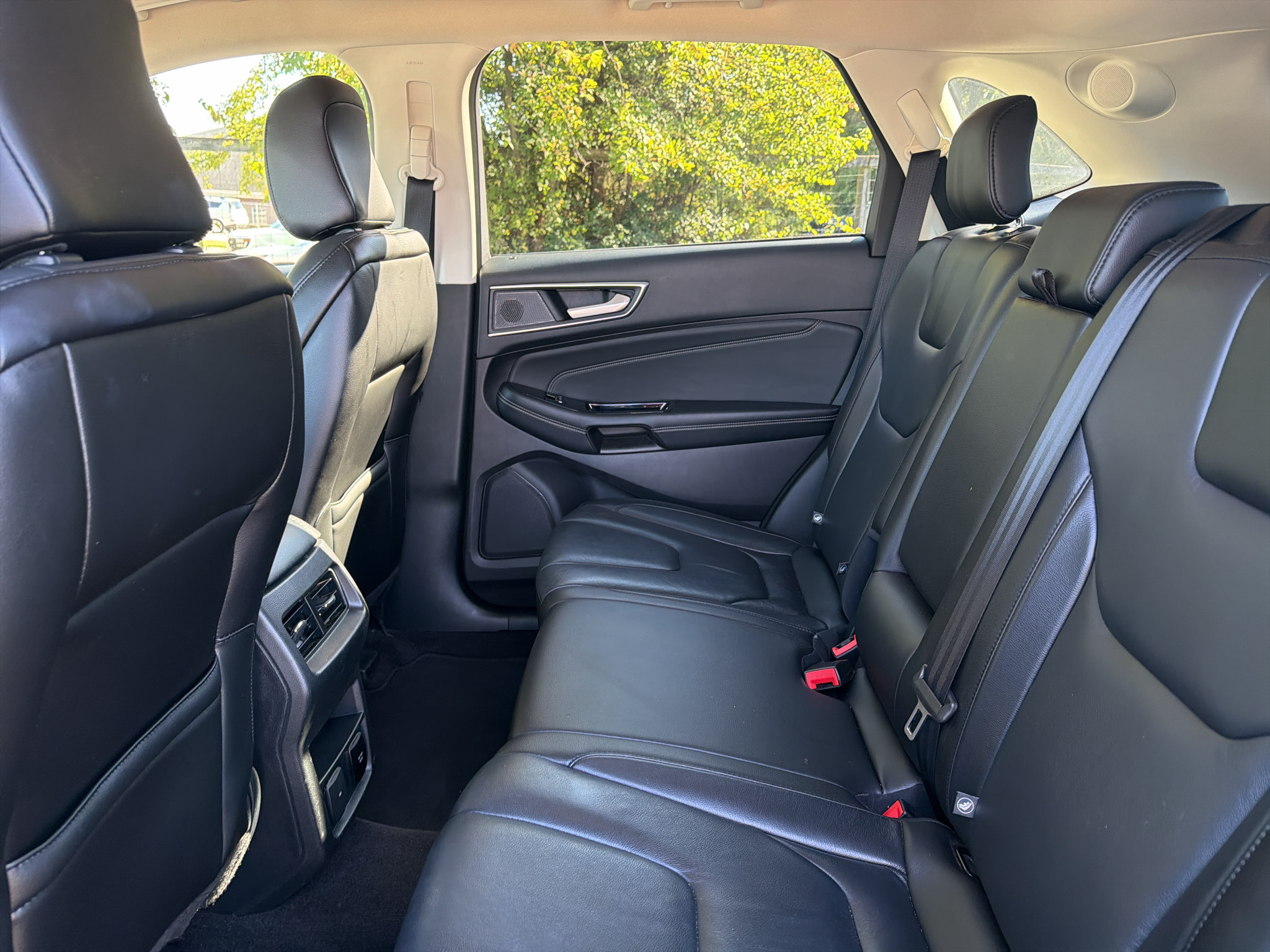 Used 2020 Ford Edge Titanium FWD image 30