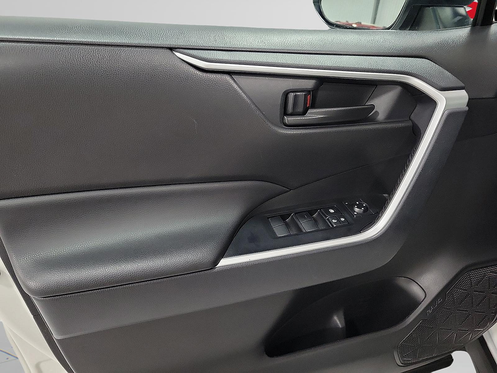 Certified 2025 Toyota RAV4 LE FWD image 14