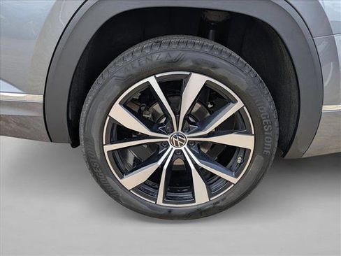 Used 2024 Volkswagen Atlas SEL Premium R-Line AWD/4WD image 8