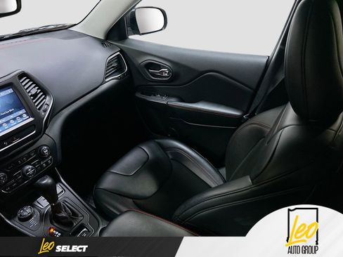 Used 2020 Jeep Cherokee Trailhawk w/ Cold Weather Group image 22