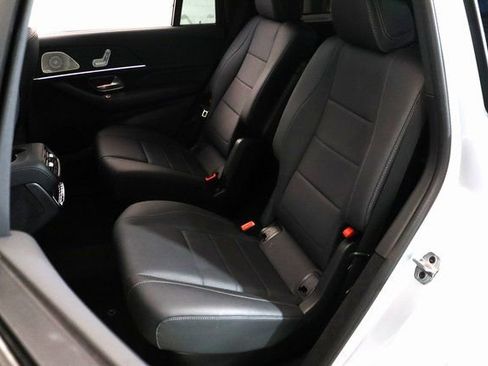 Certified 2025 Mercedes-Benz GLS 450 4MATIC image 17