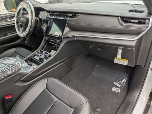 New 2025 Jeep Grand Cherokee L Limited w/ Luxury Tech Group II image 29